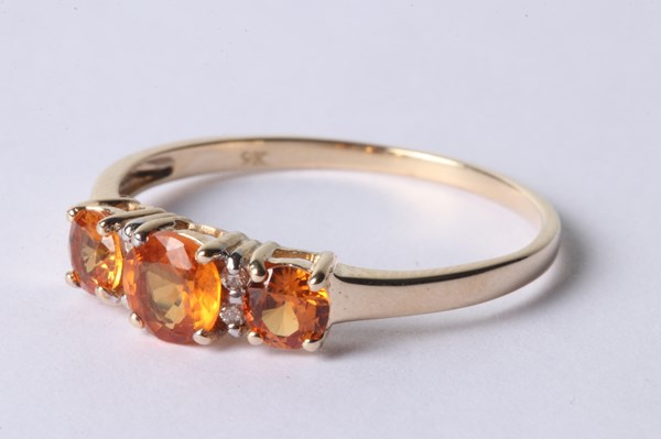 Lot 1011 - GOLD GARNET & DIAMOND RING