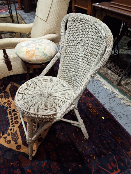 Lot 160 - CHAIR