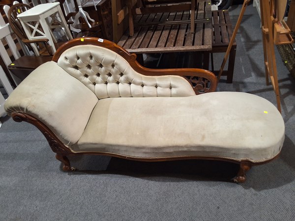 Lot 450 - CHAISE LOUNGE