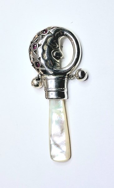 Lot 1058 - SILVER RATTLE