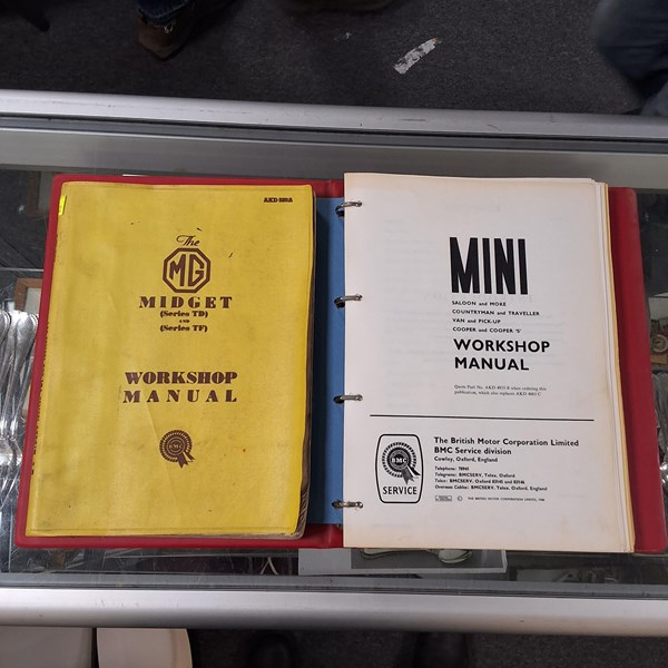 Lot 1087 - CAR MANUALS