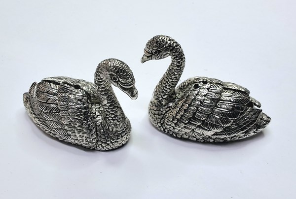 Lot 1065 - SALT & PEPPER SHAKERS