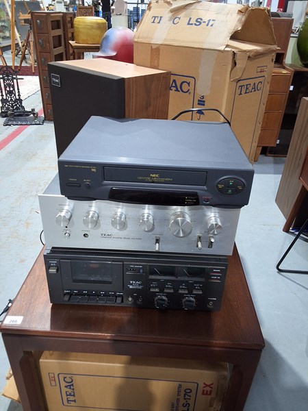 Lot 399 - STEREO LOT