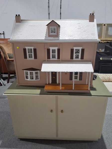 Lot 320 - CHILDRENS DOLL HOUSE