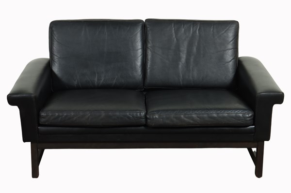 Lot 161 - LEATHER LOUNGE