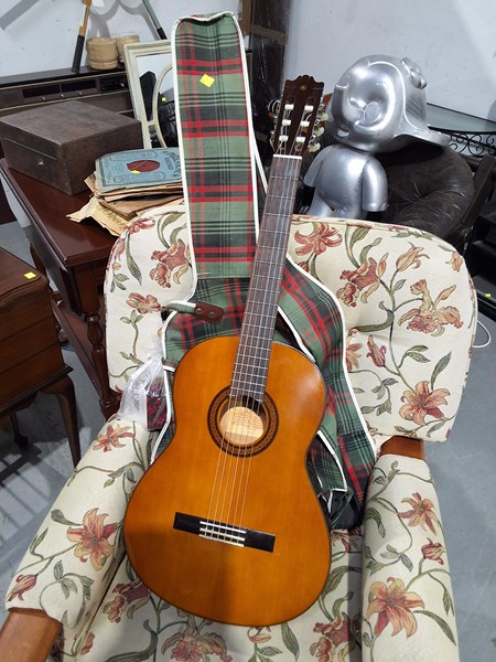 Lot 1471 - ACOUSTIC GUITAR