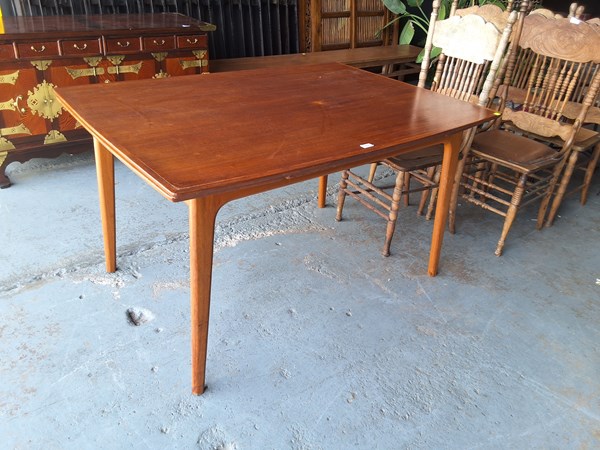 Lot 379 - DINING TABLE