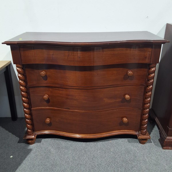 Lot 318 - CHEST OF DRAWERS