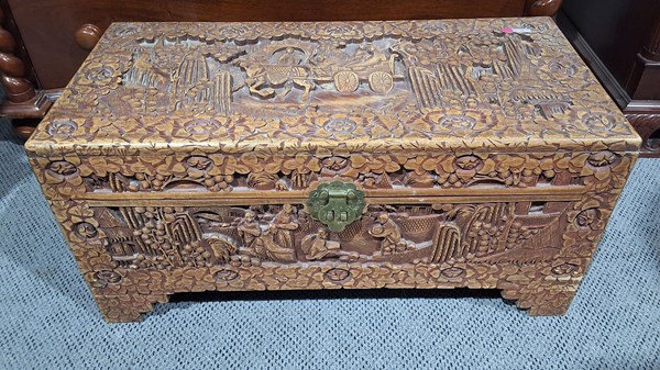 Lot 319 - CAMPHORWOOD TRUNK