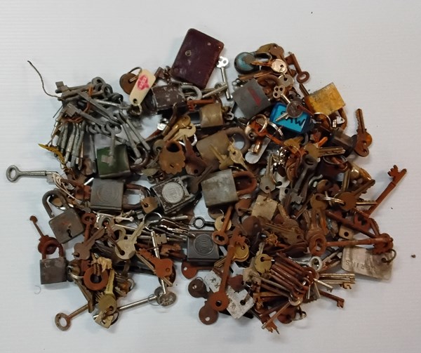 Lot 1298 - KEYS