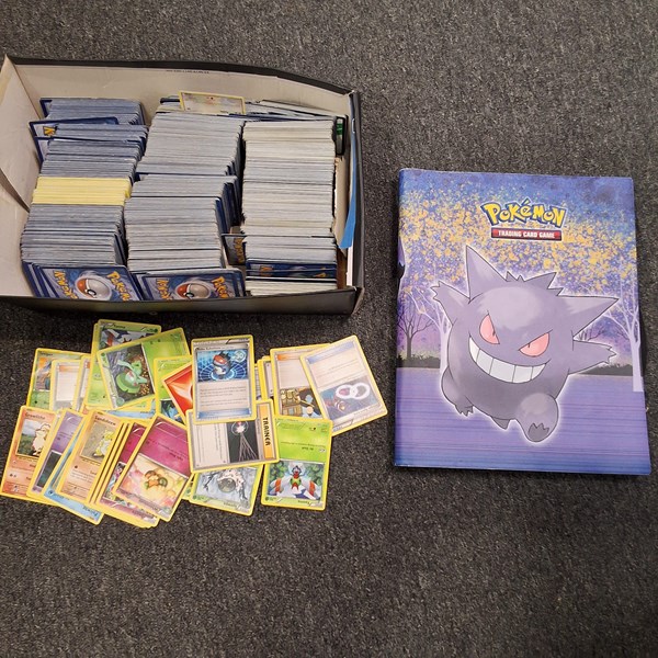 Lot 1260 - POKEMON CARDS