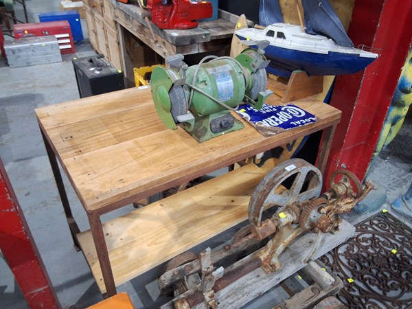 Lot 350 - WORKBENCH & GRINDER