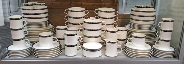 Lot 1487 - DINNER SERVICE