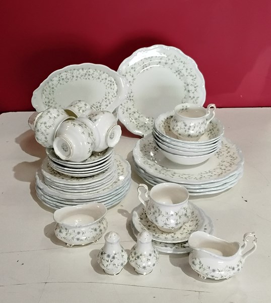 Lot 1151 - ROYAL ALBERT DINNER SERVICE