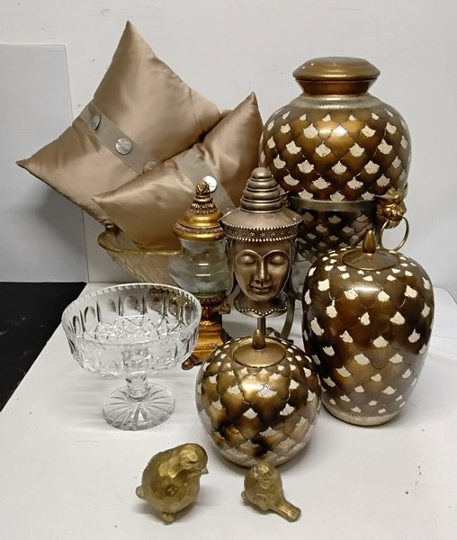 Lot 1391 - CONTEMPORARY HOME DECOR