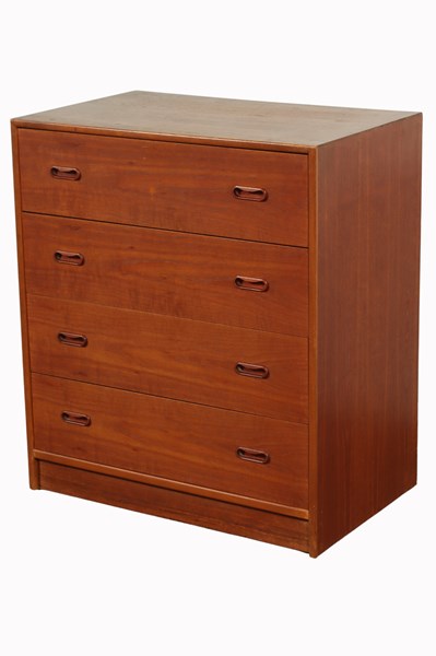 Lot 25 - CHEST OF DRAWERS