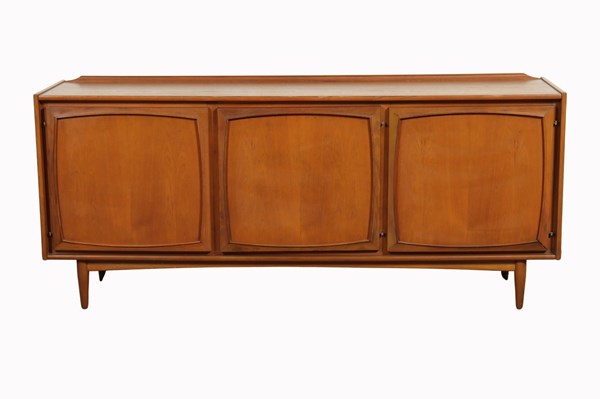 Lot 110 - SIDEBOARD