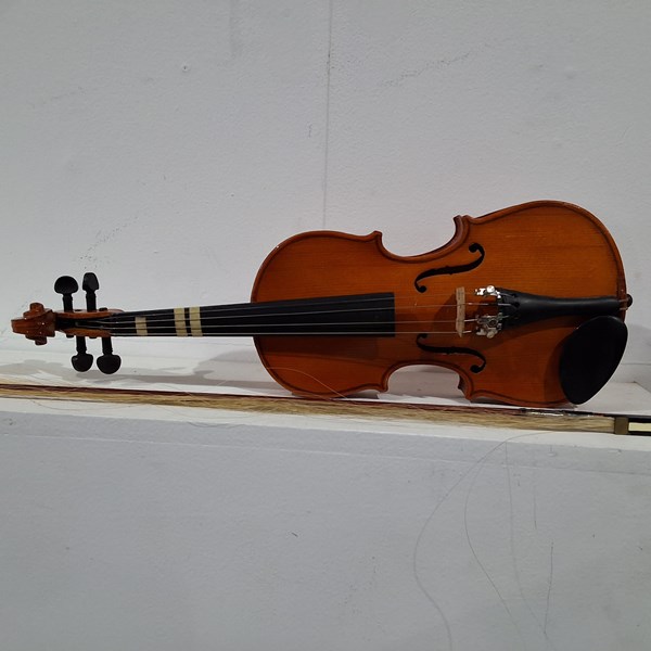 Lot 1393 - VIOLIN