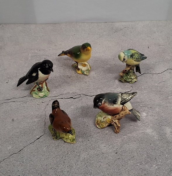 Lot 1145 - FIVE BESWICK BIRDS