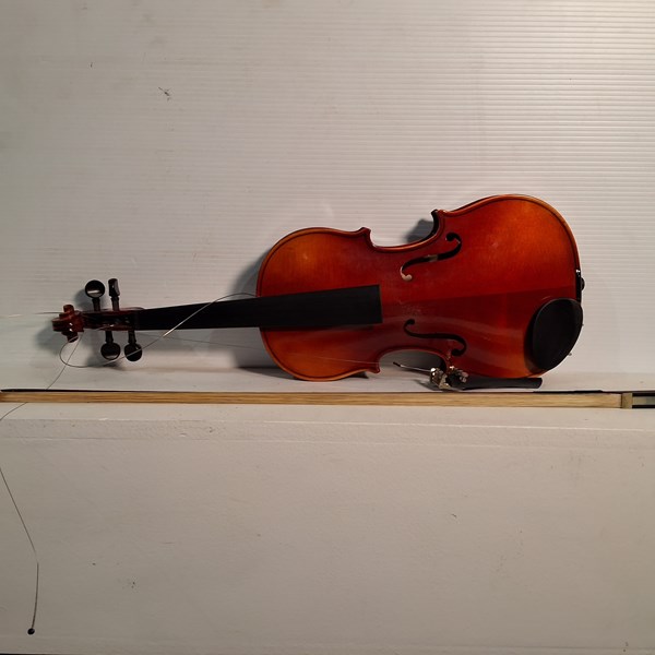 Lot 1395 - VIOLIN