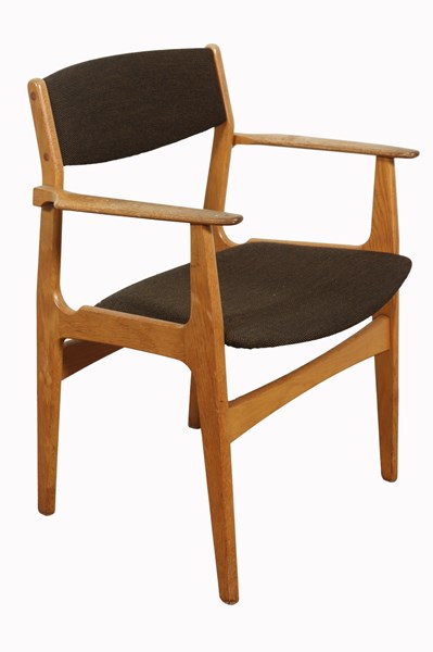 Lot 198 - DESK CHAIR