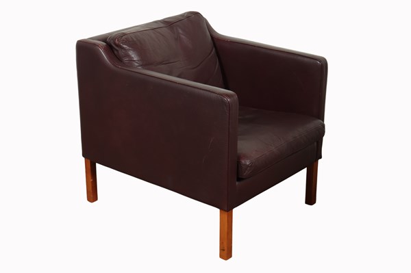 Lot 86 - CLUB CHAIR