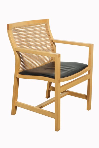 Lot 64 - KONGESERIEN ARMCHAIR