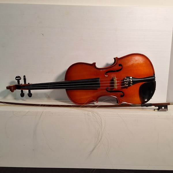 Lot 1371 - VIOLIN