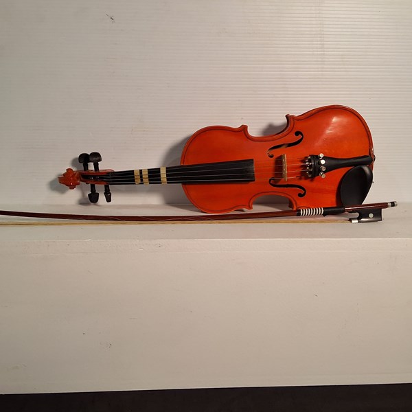 Lot 1403 - VIOLIN