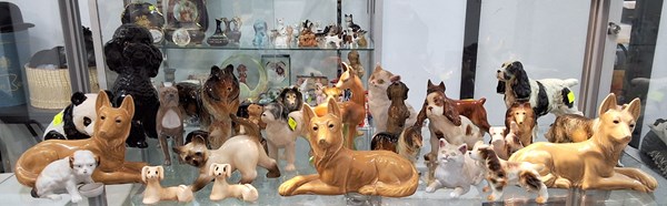 Lot 1423 - CANINE & FELINE FIGURES