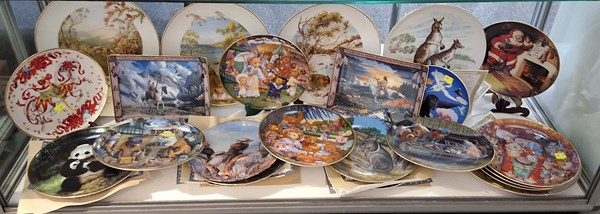 Lot 1129 - COLLECTABLE PLATES