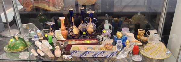 Lot 1330 - GLASS & ORNAMENTS