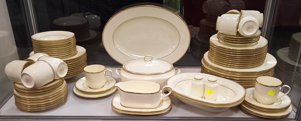 Lot 1170 - DINNER SERVICE