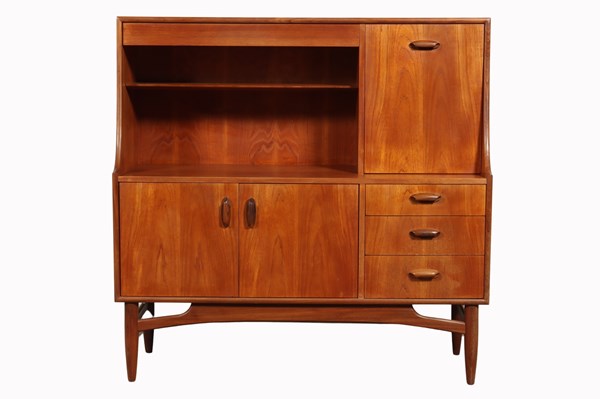 Lot 182 - BUFFET HIGHBOARD