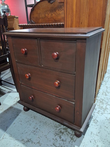 Lot 130 - CHEST OF DRAWERS