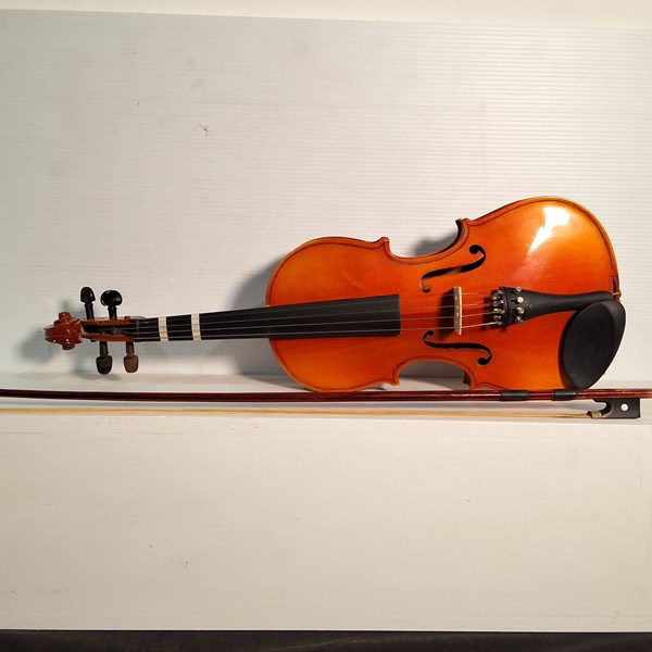 Lot 1370 - VIOLIN