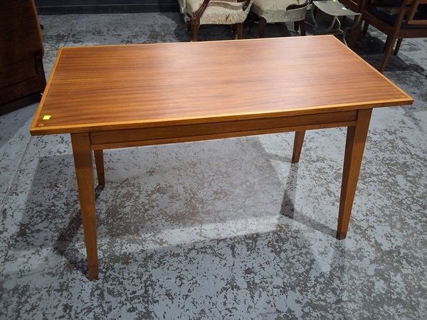 Lot 131 - TABLE/DESK