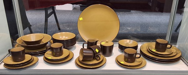 Lot 1324 - DINNER SERVICE