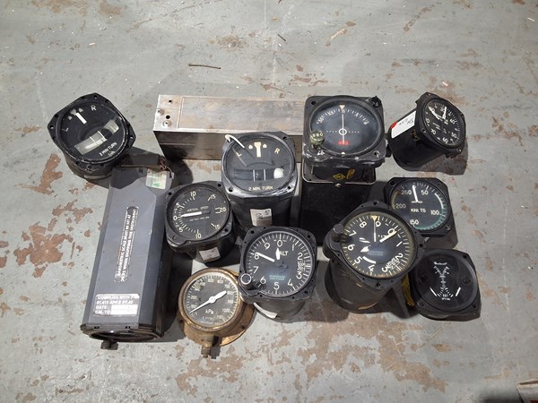 Lot 217 - AERONAUTICAL GAUGES