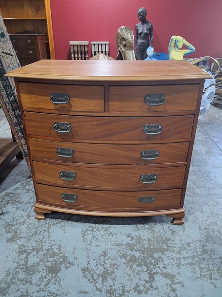 Lot 44 - CHEST OF DRAWERS