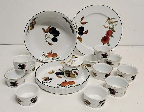 Lot 1173 - TABLEWARE