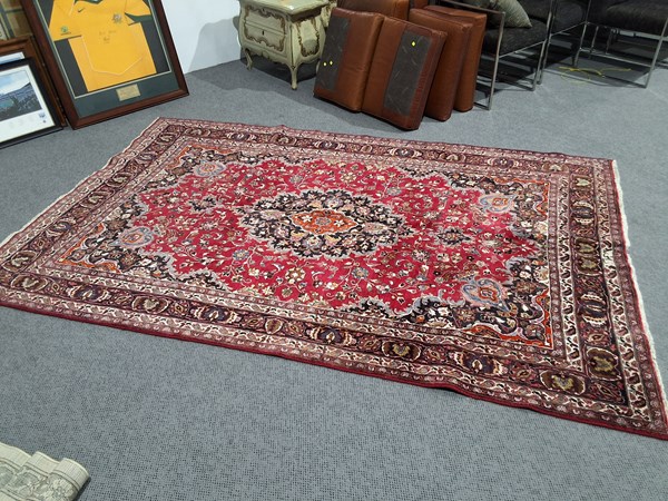 Lot 290 - RUG