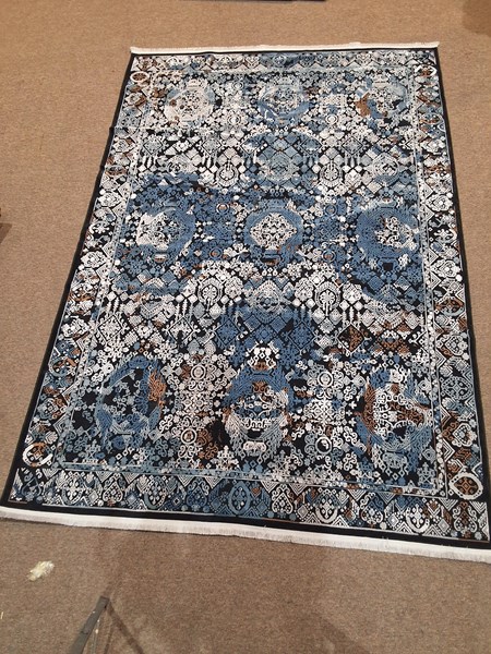 Lot 256 - RUG