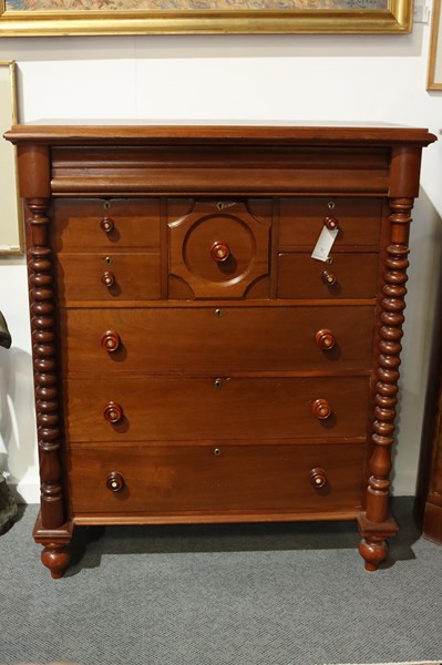 Lot 72 - CHEST OF DRAWERS