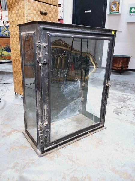 Lot 315 - DISPLAY CABINET