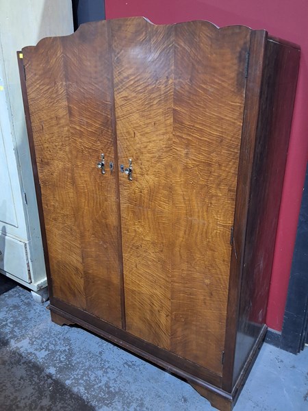 Lot 116 - WARDROBE