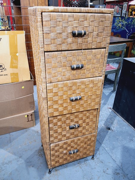 Lot 313 - CHEST OF DRAWERS