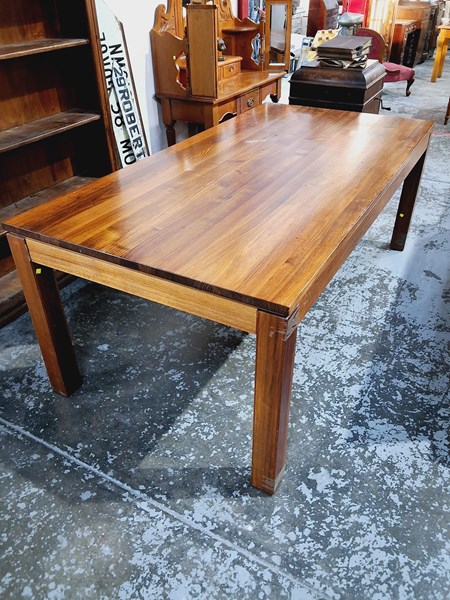 Lot 7 - DINING TABLE