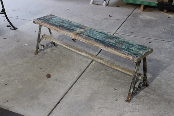 Lot 386 - BENCH