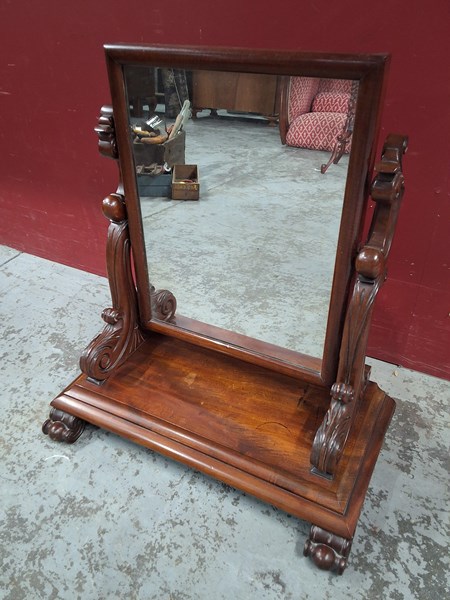 Lot 32 - DRESSING MIRROR